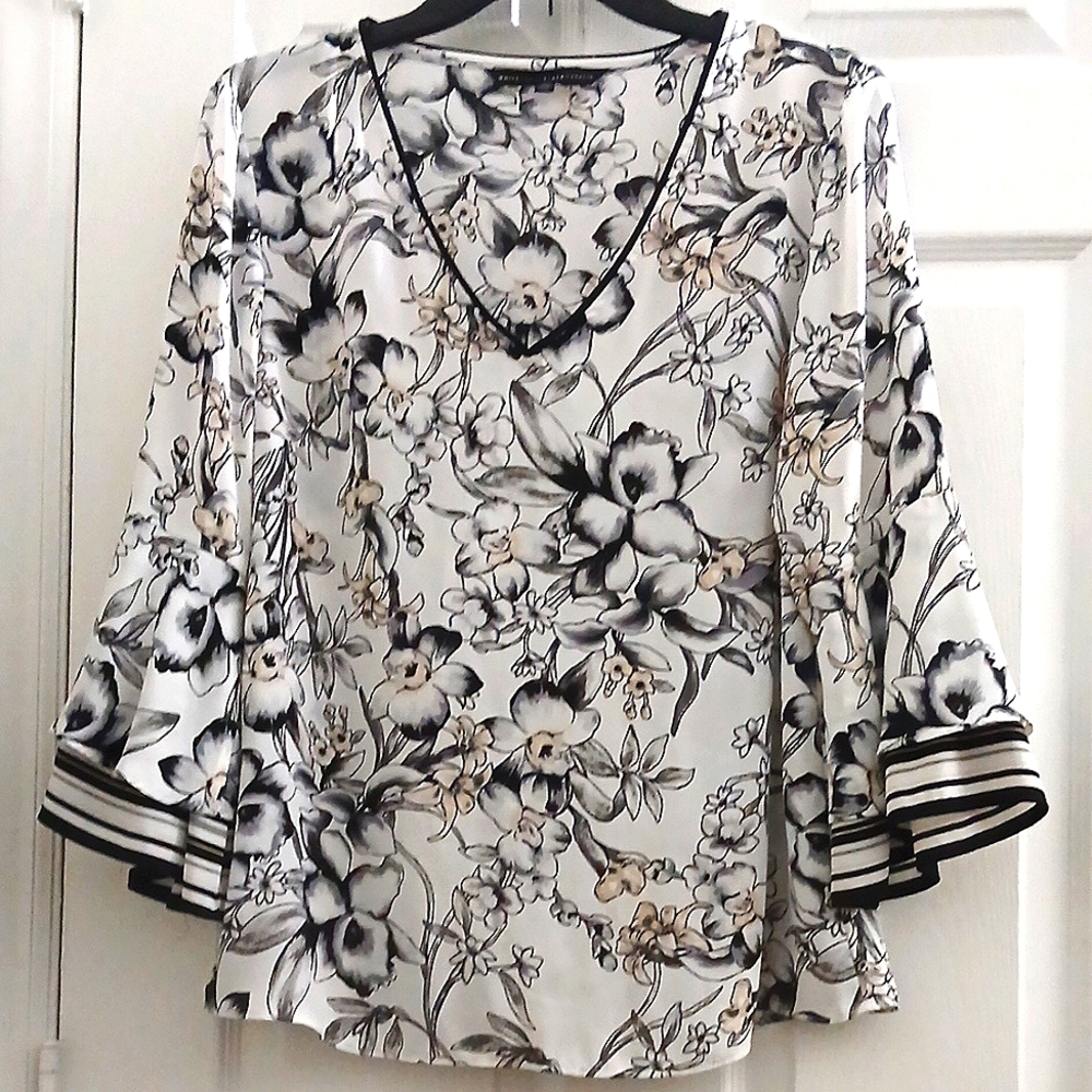 EUC Floral Print Women's Top - Black and White